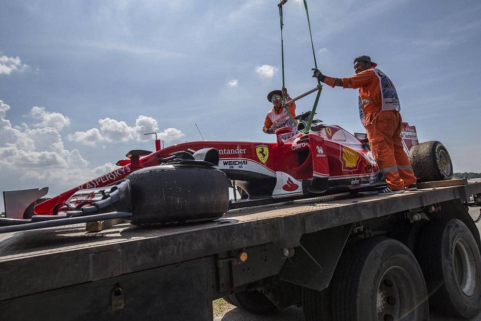 Sebastian Vettelin kisa Malesiassa loppui lyhyeen.